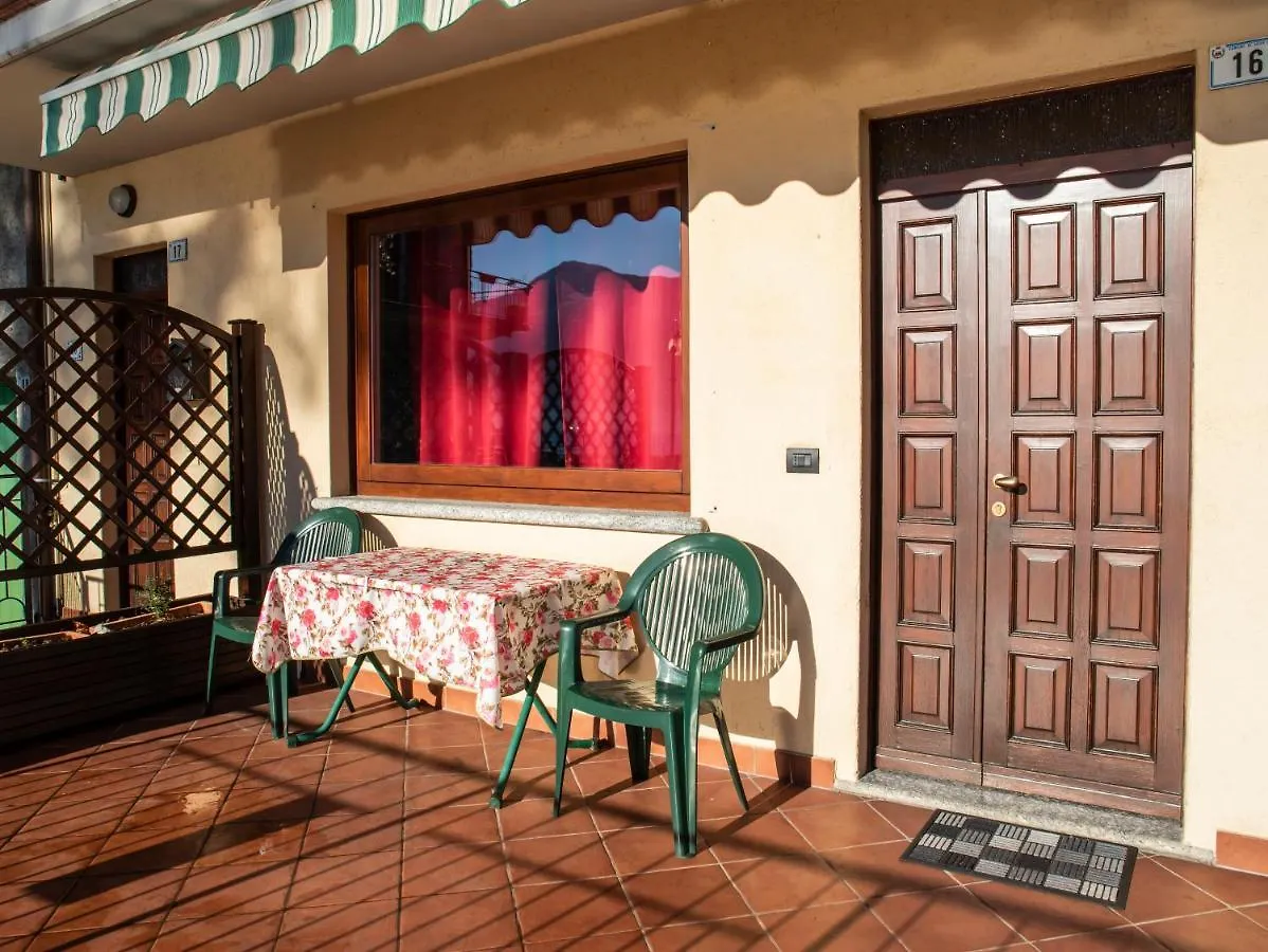 House Nicholas Gera Lario 0*,